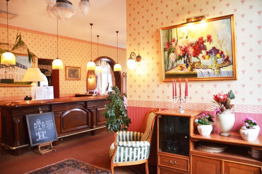 Hotel Alt-Karow Берлин Экстерьер фото
